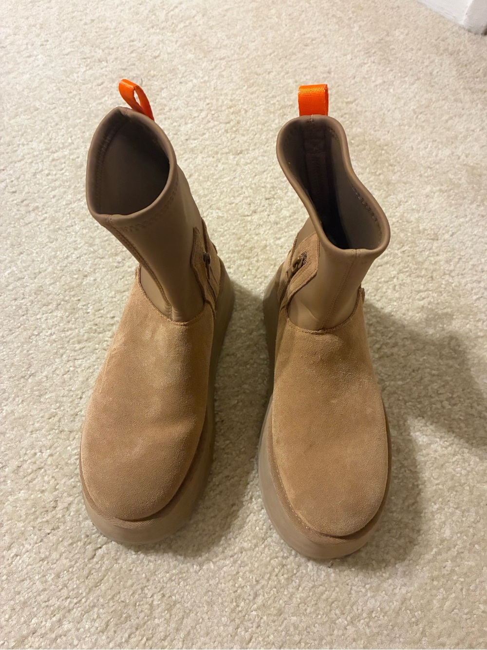 UGG platform ankle boots. EU 38